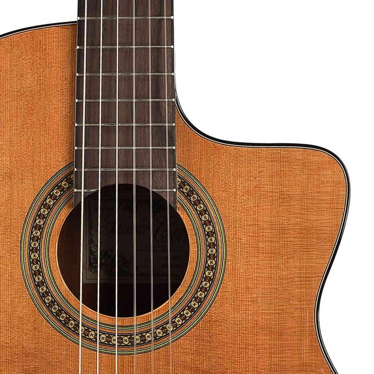 Salvador Cortez CC-10CE – Klassieke gitaar met ceder bovenblad, cutaway en Fishman Clasica II elektronica