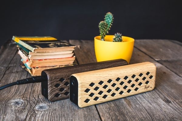 Flight Tiny6 Walnut Bluetooth Ukulele Versterker 2x3W met Oplaadbare Batterij en Walnut Afwerking