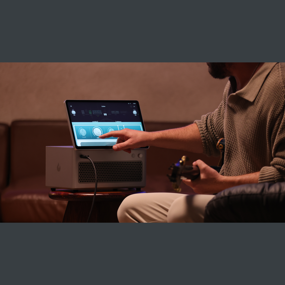 LAVA STUDIO gitaarversterker – 2.1 Audio Systeem, 13.3" Touchscreen, 40W RMS, 30+ lavaAI Amps
