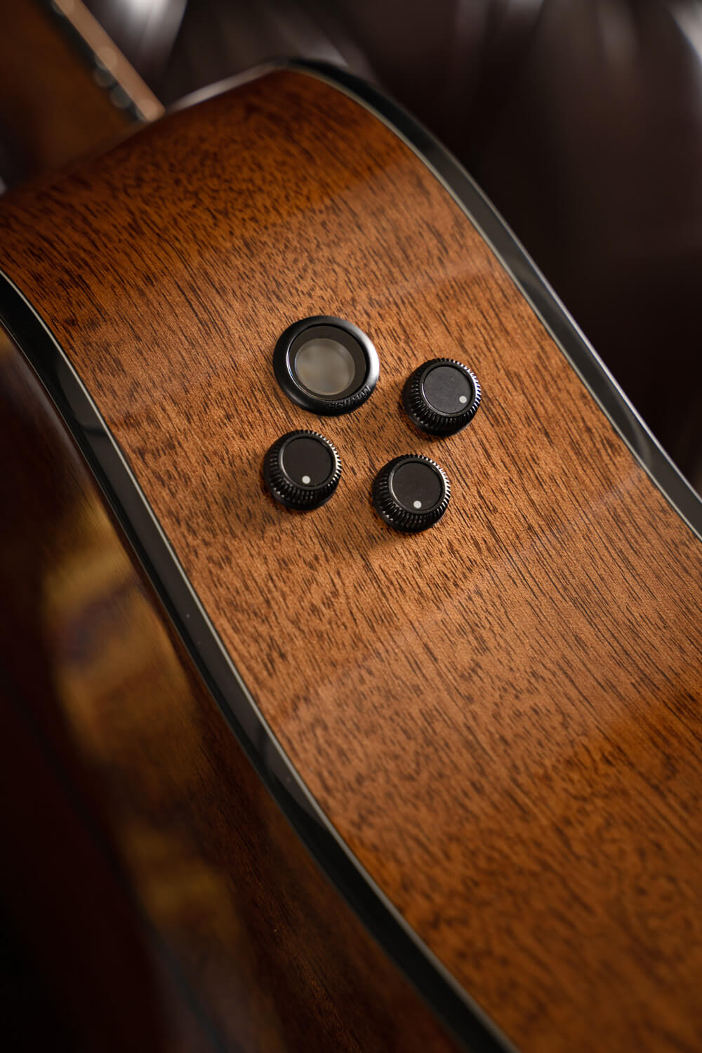 Cort Gold-DC6 – Massief Mahonie, Torrefied Sitka & Fishman Flex Blend