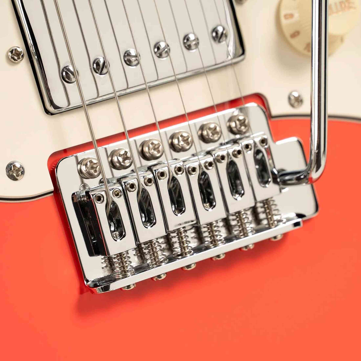 Cort G200SE SRD Elektrische Gitaar HSS Populier met Roasted Maple Hals Scarlet Red en Tremolo