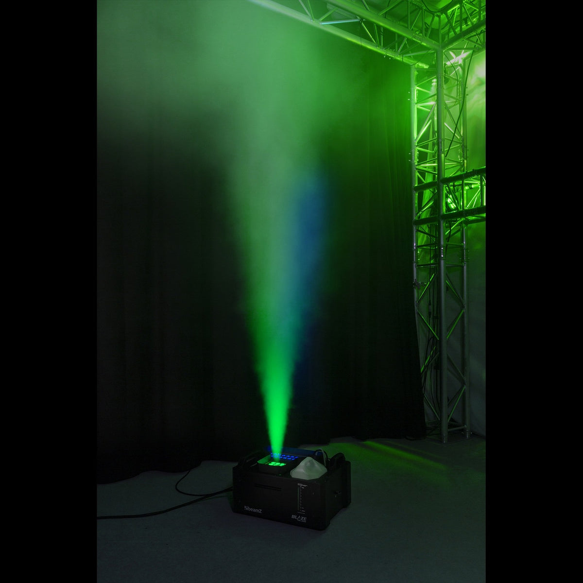 beamZ BLAZE3500 Verticale Rookmachine met 48x 4W RGBA LED's – 3500W