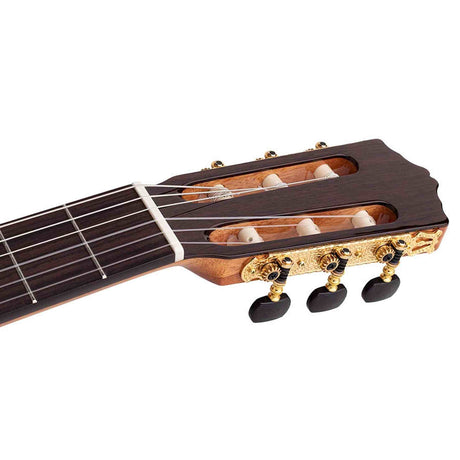Salvador Cortez CS-65 – Klassieke gitaar met massief spruce bovenblad en gevlamd esdoorn zij- en achterkant