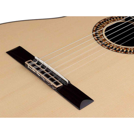 Salvador Cortez CS-130 – Klassieke gitaar met massief spruce bovenblad en palissander zij- en achterkant