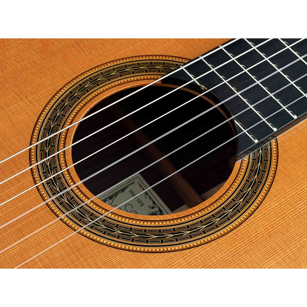 Salvador Cortez CC-140 – Klassieke gitaar met massief ceder bovenblad en driedelige palissander/esdoorn achterzijde