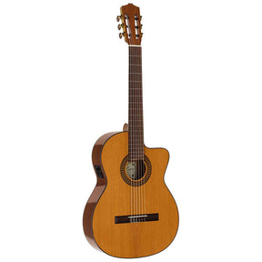 Salvador Cortez CC-22CE – Klassieke gitaar met massief ceder bovenblad, sapele body, cutaway en Fishman elektronica