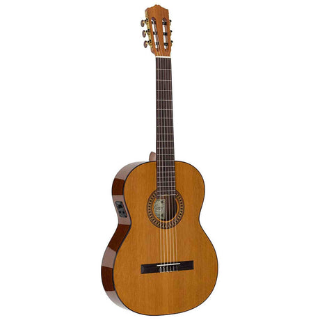 Salvador Cortez CC-22E – Klassieke gitaar met massief ceder bovenblad, sapele body en Fishman elektronica