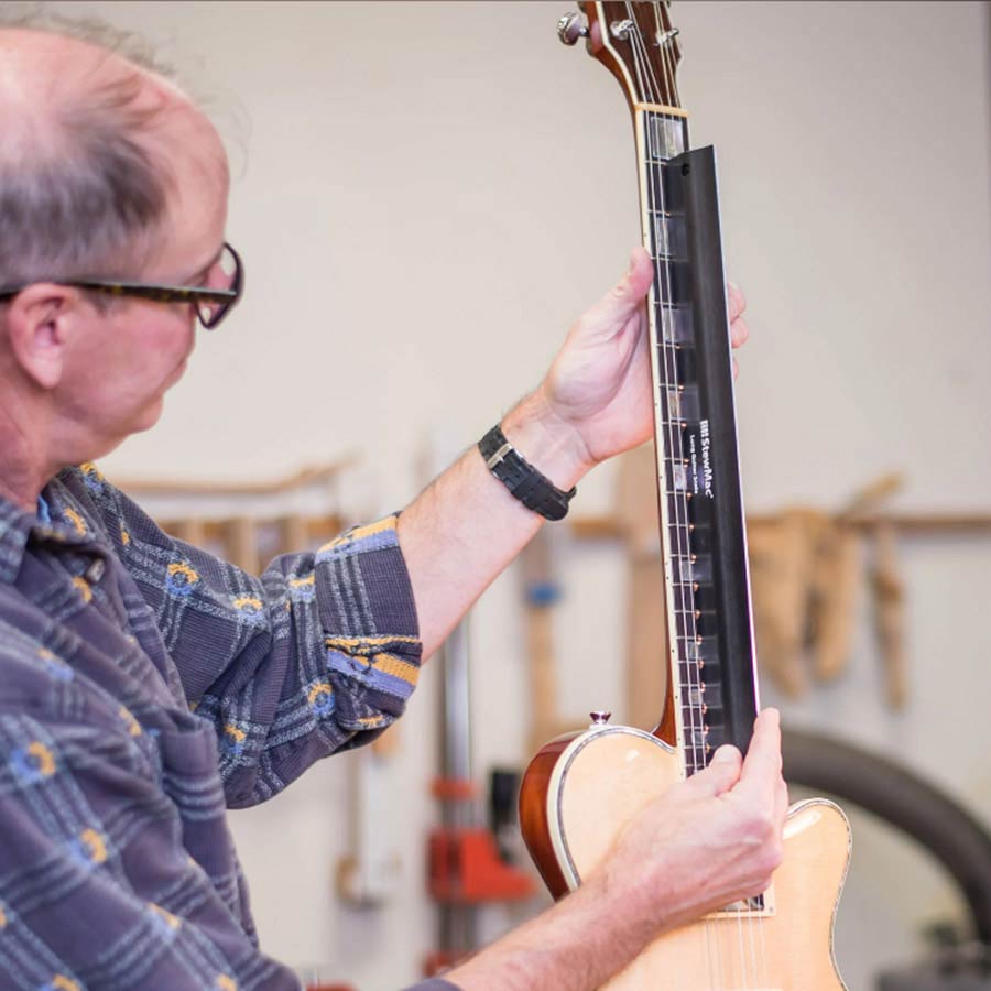 StewMac SM4013 2-in-1 Precisie + Ingezaagde Rechte Liniaal – Long Scale Gitaar