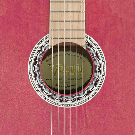 Valencia VC354HPK Klassieke Gitaar 4/4 – Sitka Spar & Mahonie, Roze, Inclusief Tas, Standaard en Stemapparaat