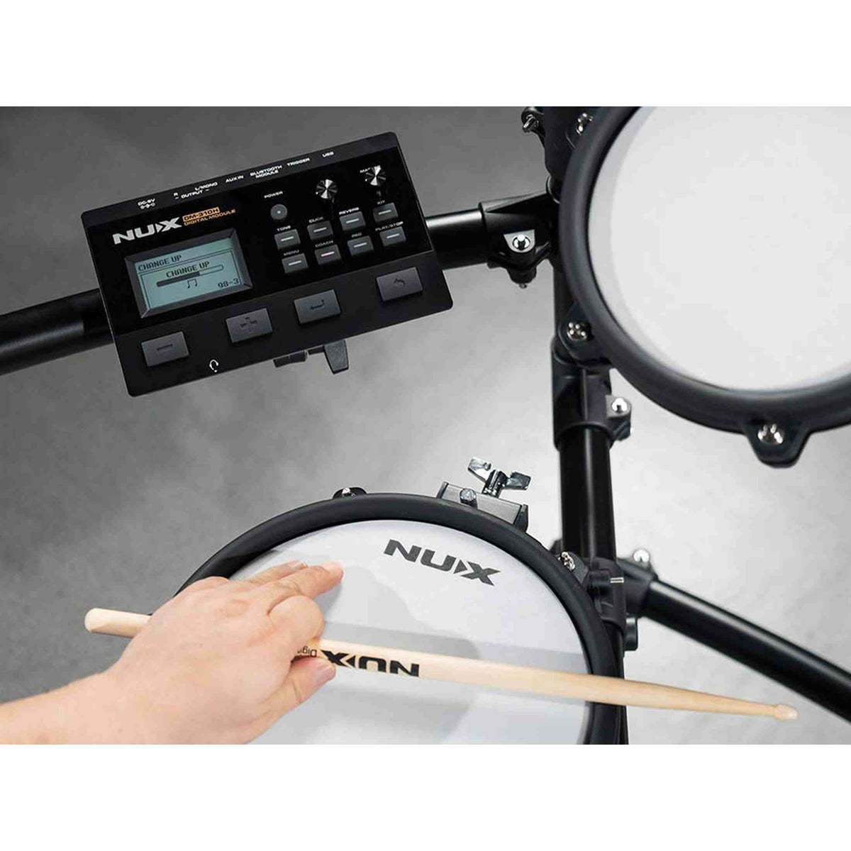 NUX DM-310H All Mesh Head Digitale Drumkit met 10" Snare, 8/8/10 Toms, 12"/14" Cymbals en Hi-Hat Stand