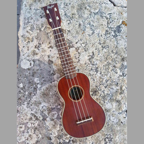 Flight MUS-2 Solid Mahogany Soprano Ukulele met Solid Mahogany Body, Gotoh Friction Tuners en Aquila Super Nylgut Snaren