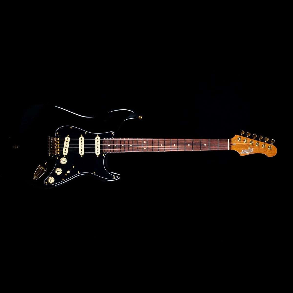 JET JS-380 BK G S-style Elektrische Gitaar SSS Alnico V Tremolo Goud Hardware Rosewood Toets Zwart