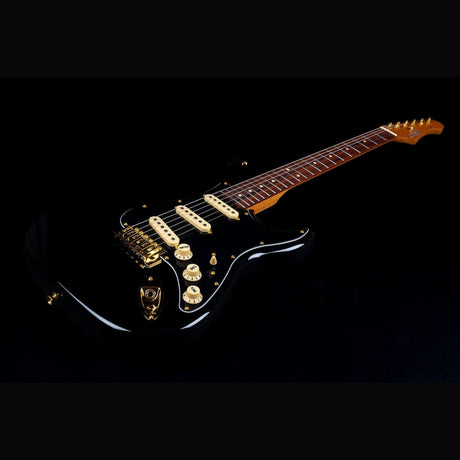 JET JS-380 BK G S-style Elektrische Gitaar SSS Alnico V Tremolo Goud Hardware Rosewood Toets Zwart