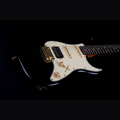 JET JS-480 BK G S-style Elektrische Gitaar HSS Alnico V Tremolo Rosewood Toets Zwart met Gouden Hardware