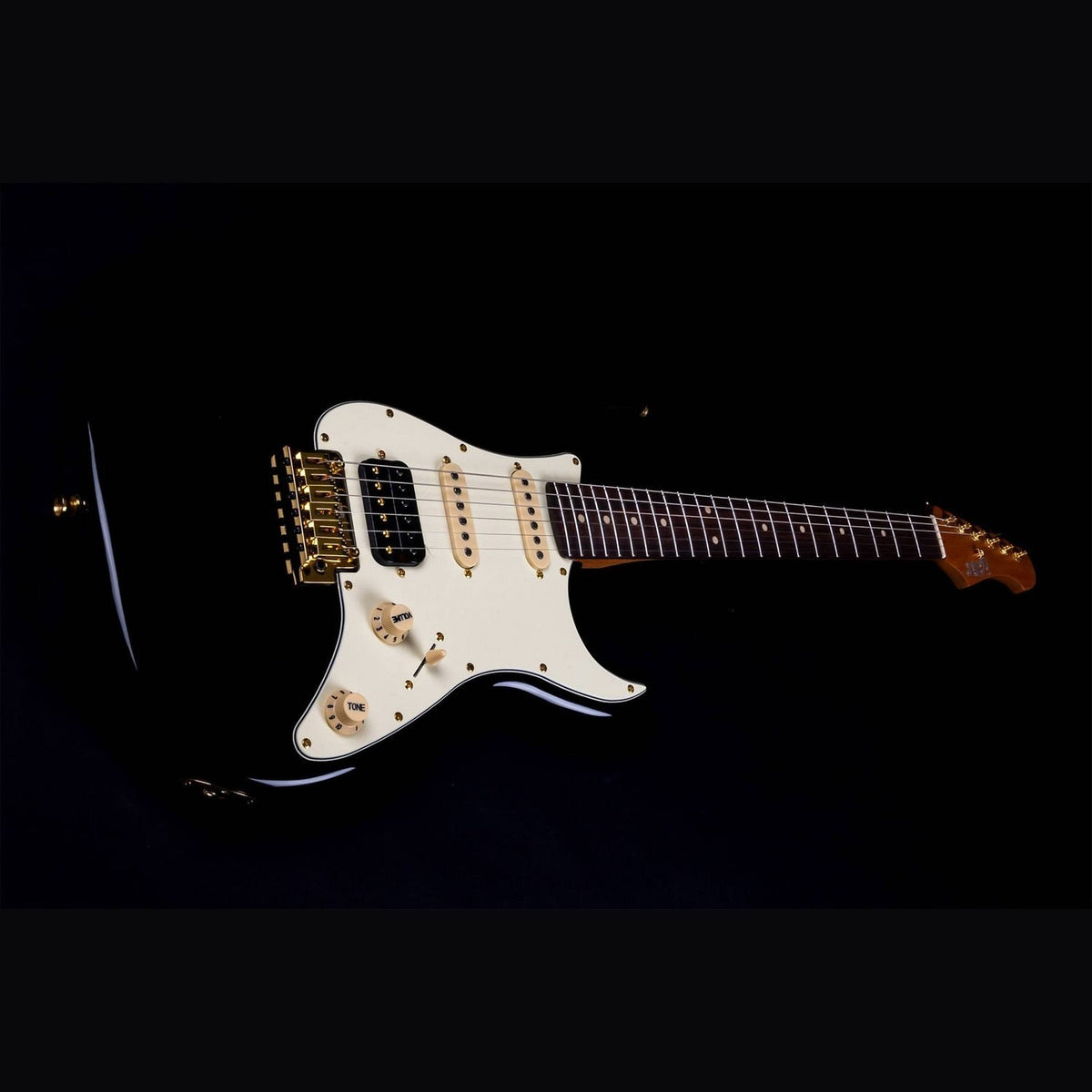 JET JS-480 BK G S-style Elektrische Gitaar HSS Alnico V Tremolo Rosewood Toets Zwart met Gouden Hardware