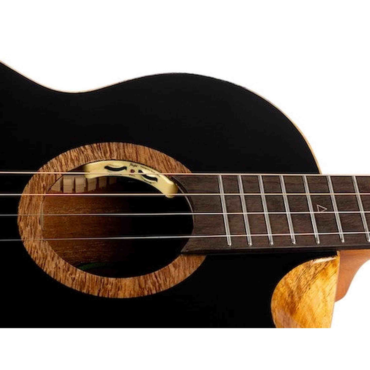 Flight Nora Baritone EQ-A Elektrisch-Akoestische Baritone Ukulele met Solid Sitka Spruce Top, Mahogany Body en Stalen Snaren