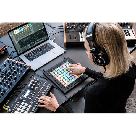 Novation Launchpad Pro MK3 – Grid Controller met 64 RGB Pads, Sequencer en Ableton Integratie