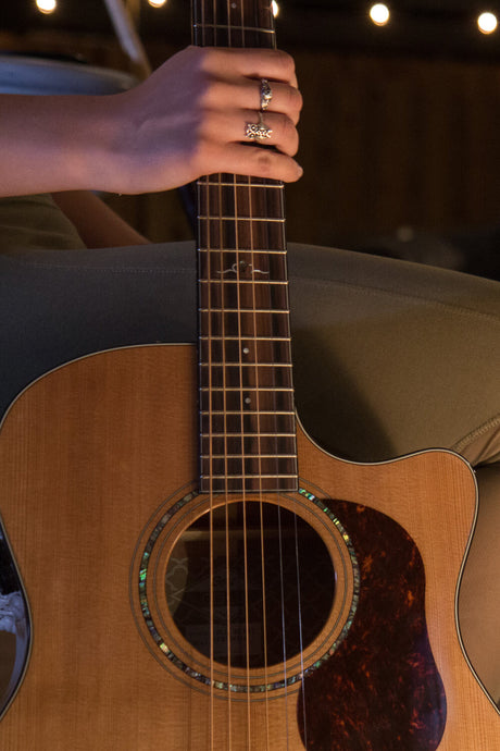 Cort Gold-A6 – Massief Sitka, Mahonie & Fishman Flex Blend