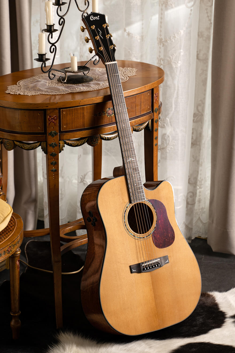 Cort Gold-DC6 – Massief Mahonie, Torrefied Sitka & Fishman Flex Blend