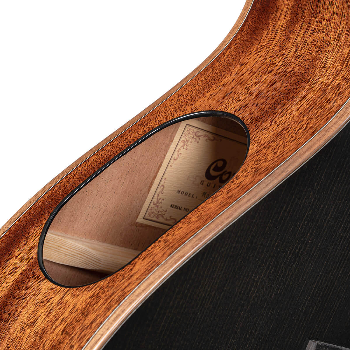 Cort Modern Black Masterpiece – Massieve Europese Spar, Mahonie & Dual Sound Ports